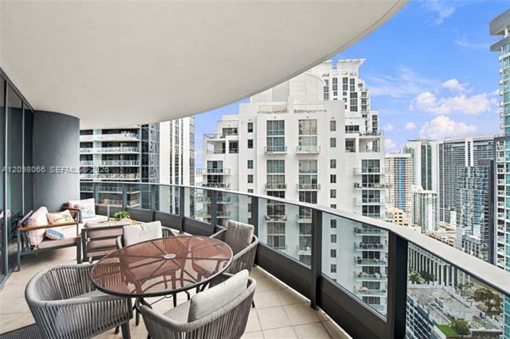Miami Condo: 1000 Brickell Plz cu-3401