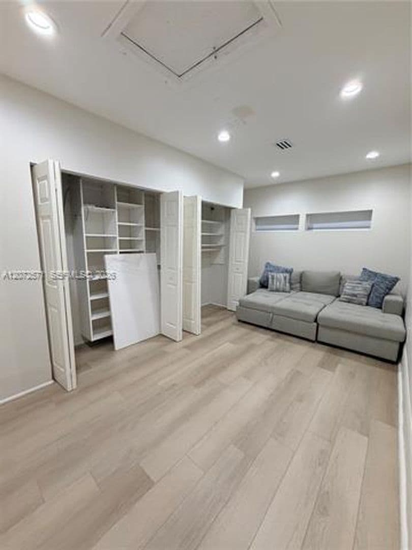 Hollywood House: 1480 Sweetbay Way # 1480