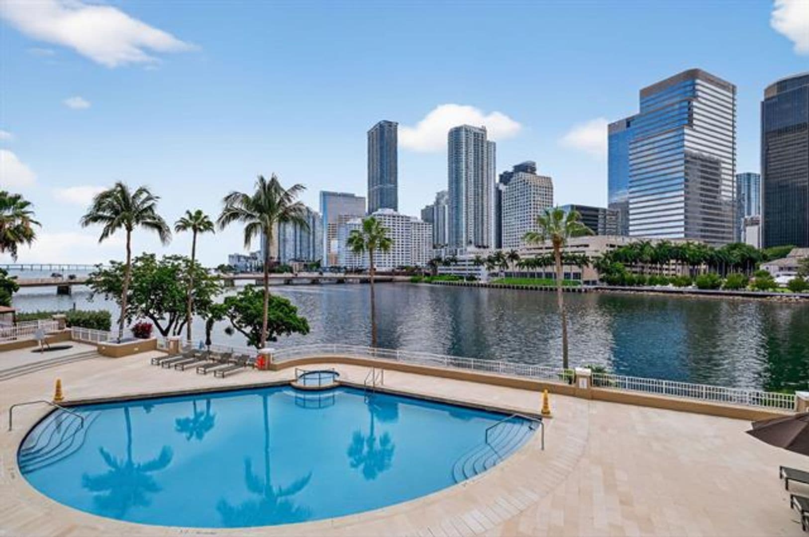 Miami Condo: 701 Brickell Key Blvd cu-1604