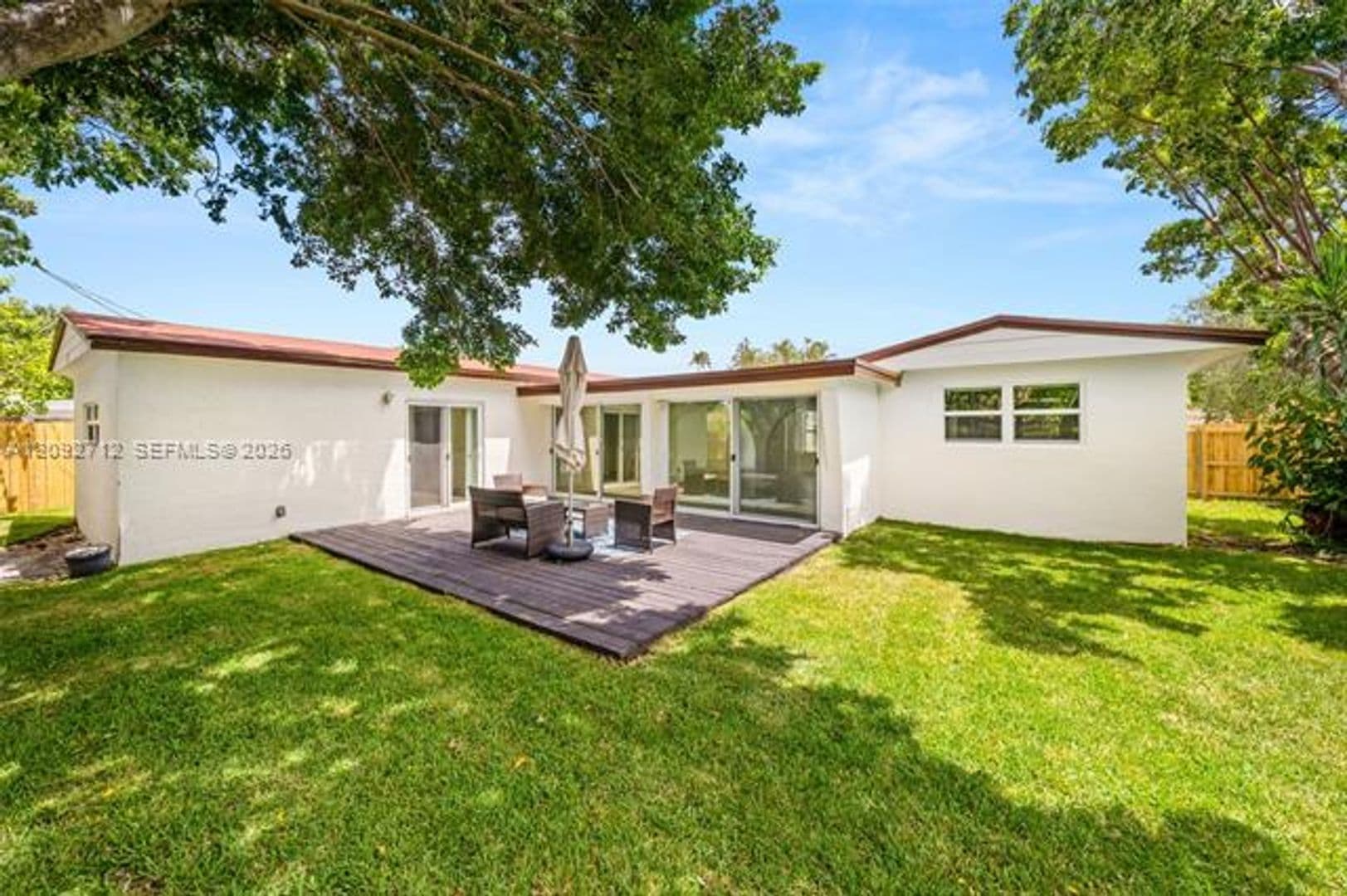 Hollywood House: 2819 Cleveland St # 2819