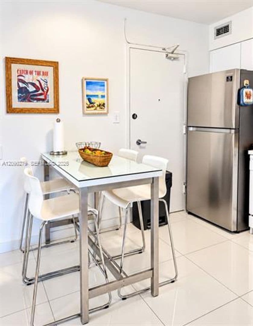 Miami Beach Condo: 5151 Collins Ave cu-921