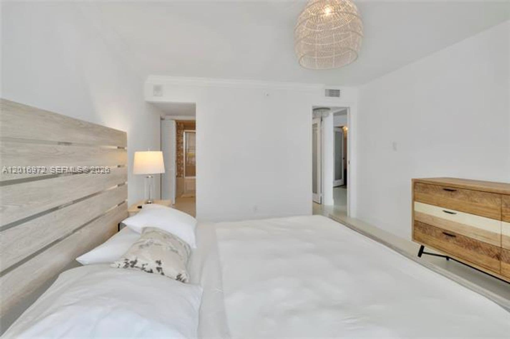 Miami Beach Condo: 2401 Collins Ave cu-1805