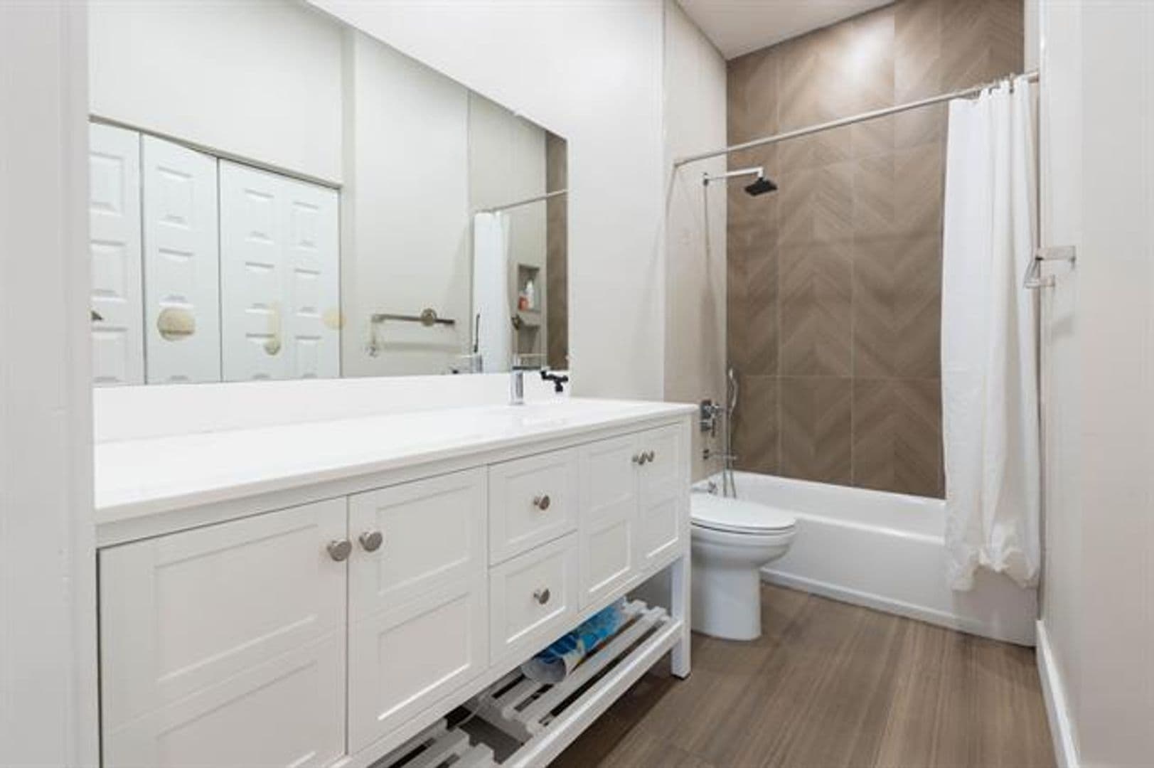Miami House: 875 NE 193rd Ter # 875