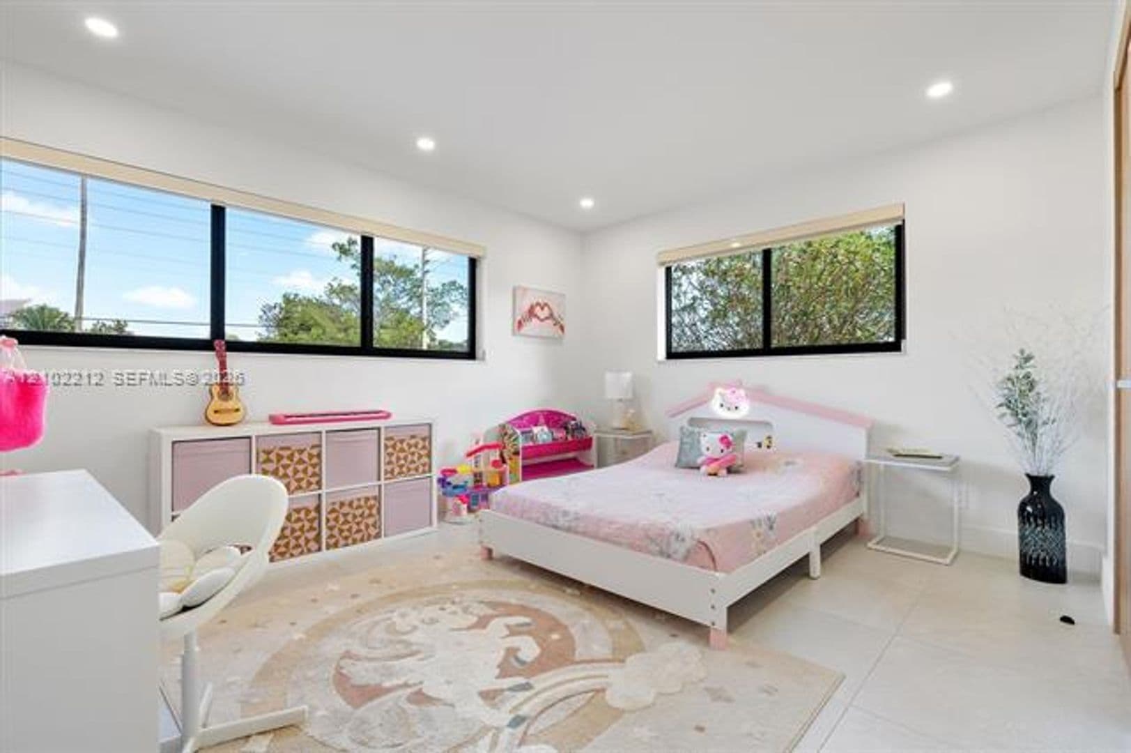Hollywood House: 4000 N Circle Dr # 4000
