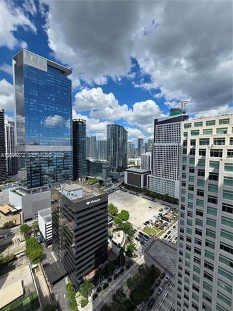 Miami Condo: 950 Brickell Bay Dr cu-3300