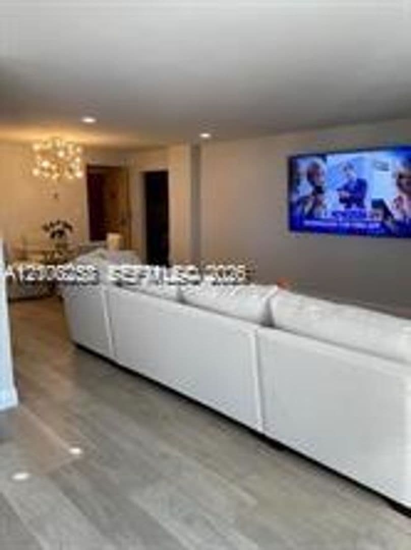 Hollywood Condo: 2201 S Ocean Dr cu-1507