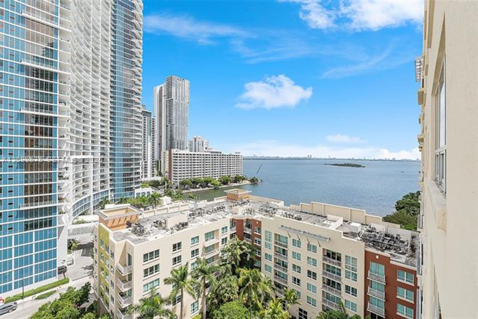 Miami Condo: 2000 N Bayshore Dr cu-1401