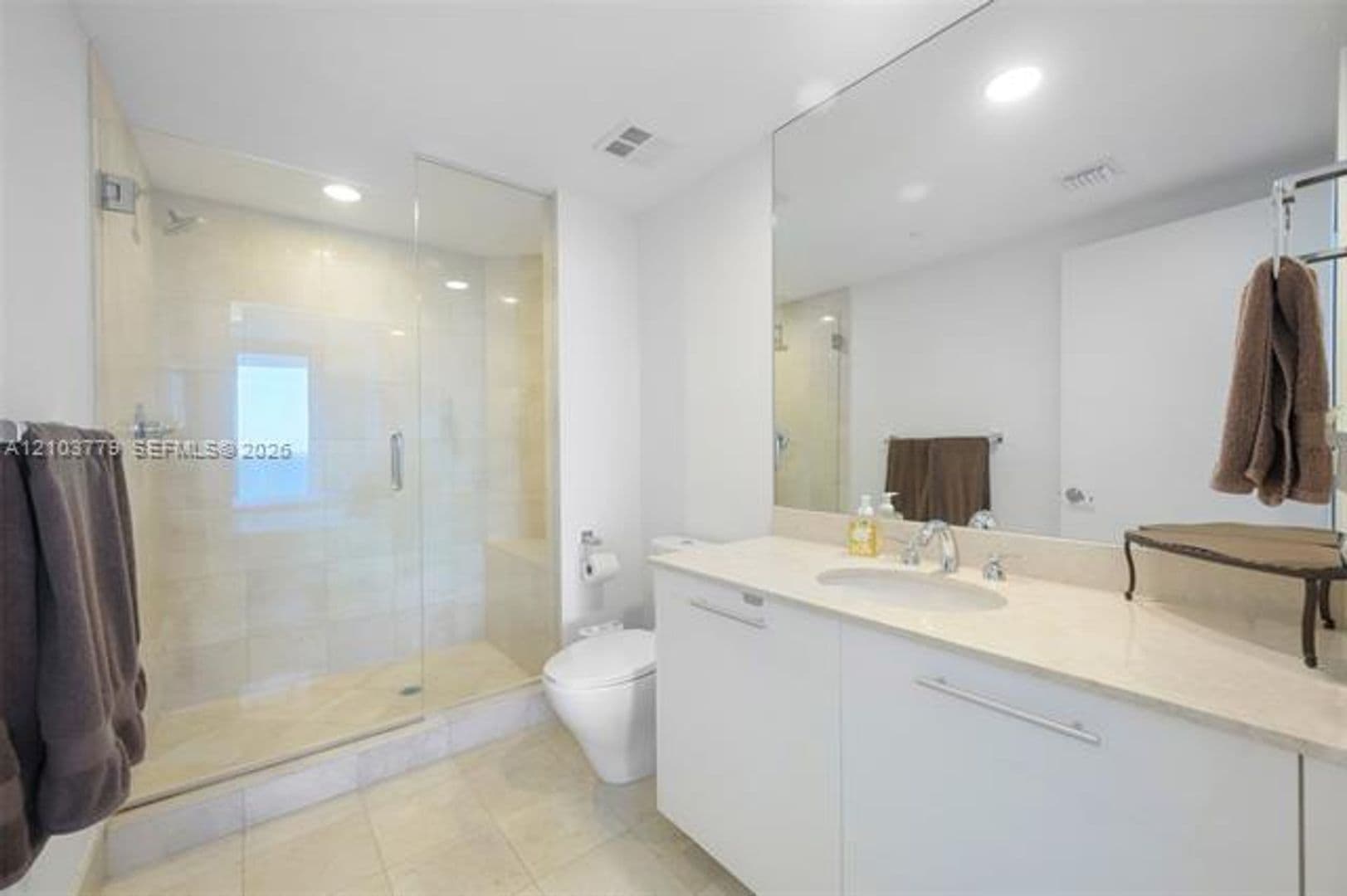 Hollywood Condo: 2711 S Ocean Dr cu-902