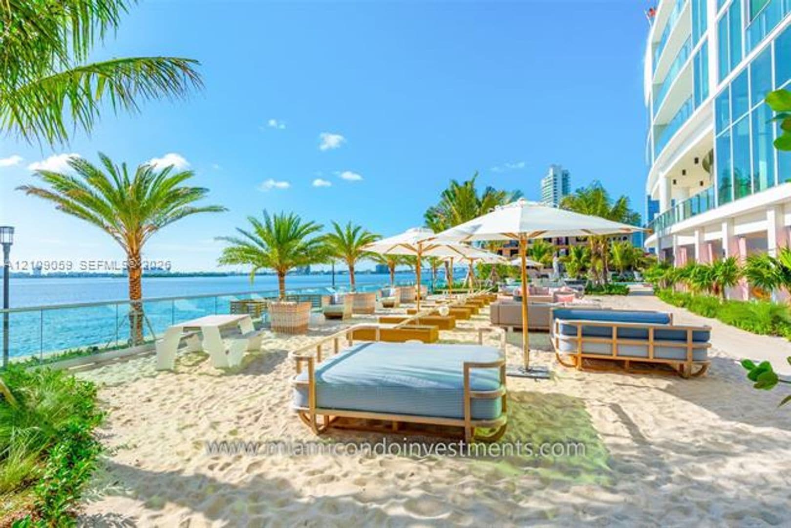 Miami Condo: 2900 NE 7th Ave cu-1106