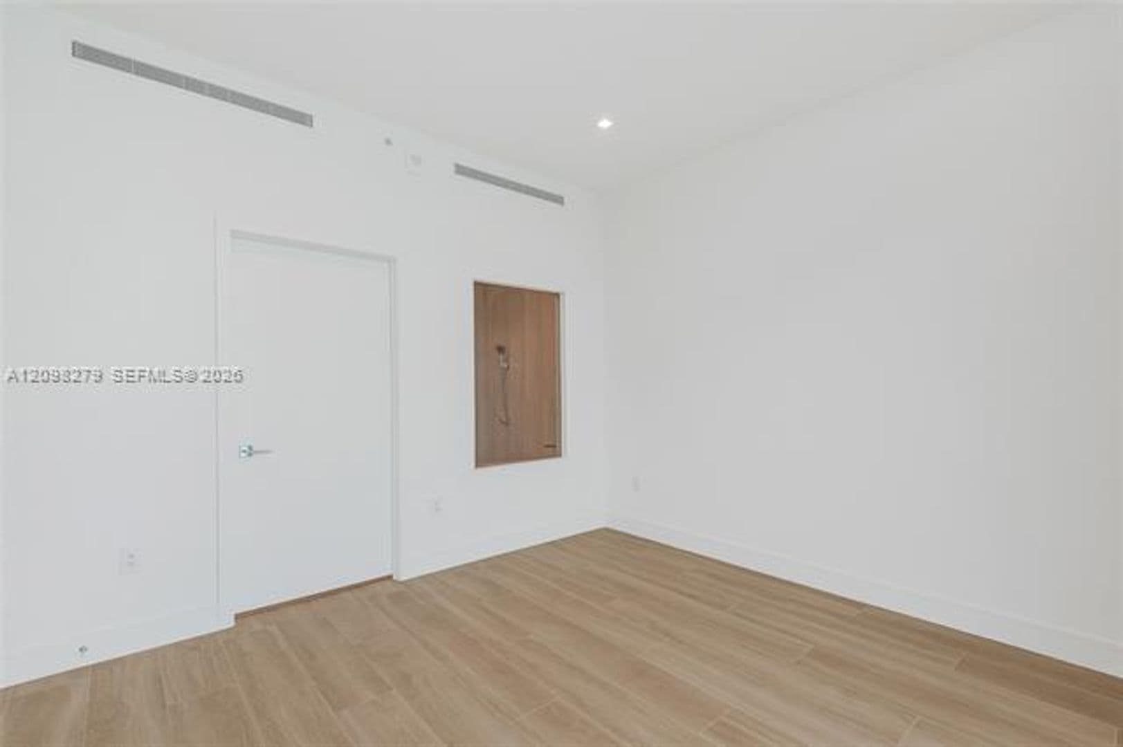 North Miami Condo: 2411 Laguna Circle cu-610