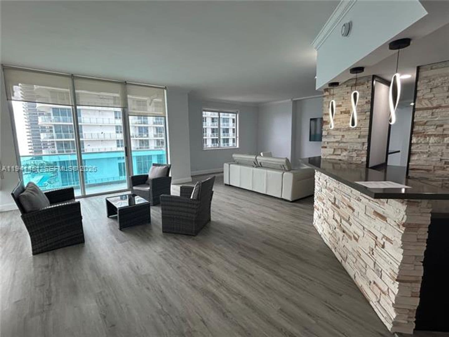 Hollywood Condo: 4001 S Ocean Dr cu-PH11