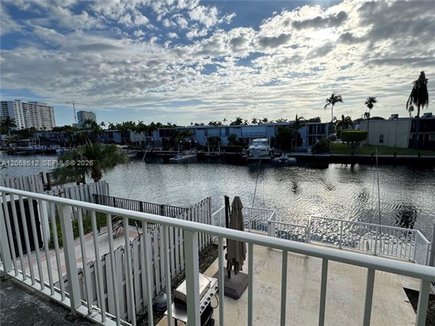 Hallandale Beach Townhome: 921 NE 26th Ave th 921