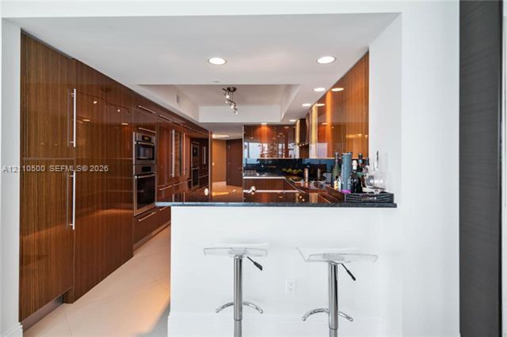 Hollywood Condo: 2711 S Ocean Dr cu-2205