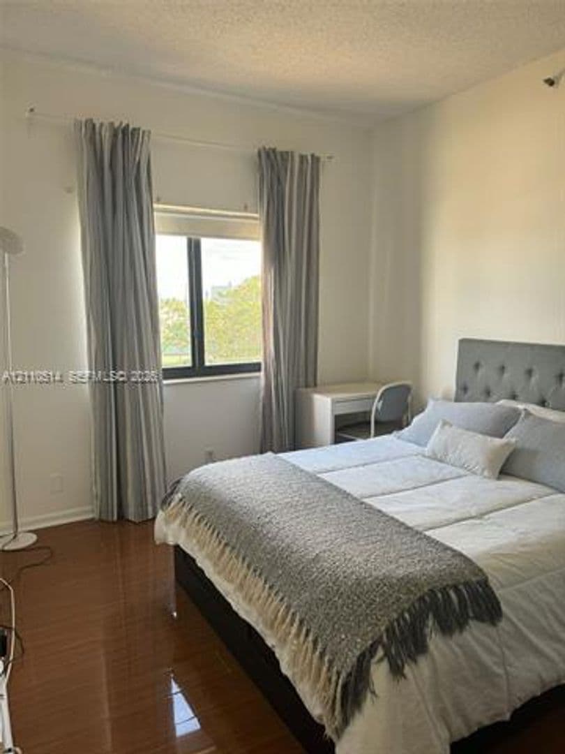 Surfside Condo: 8816 Collins Ave cu-304