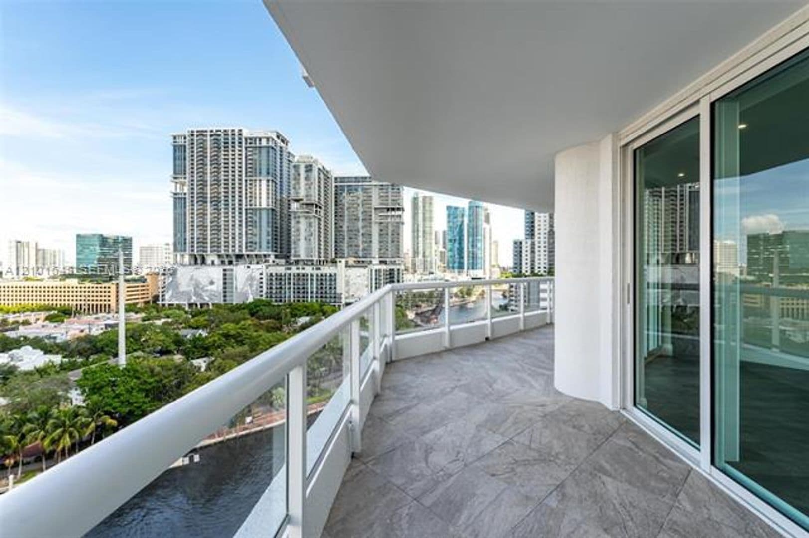 Fort Lauderdale Condo: 401 SW 4th Ave cu-1407