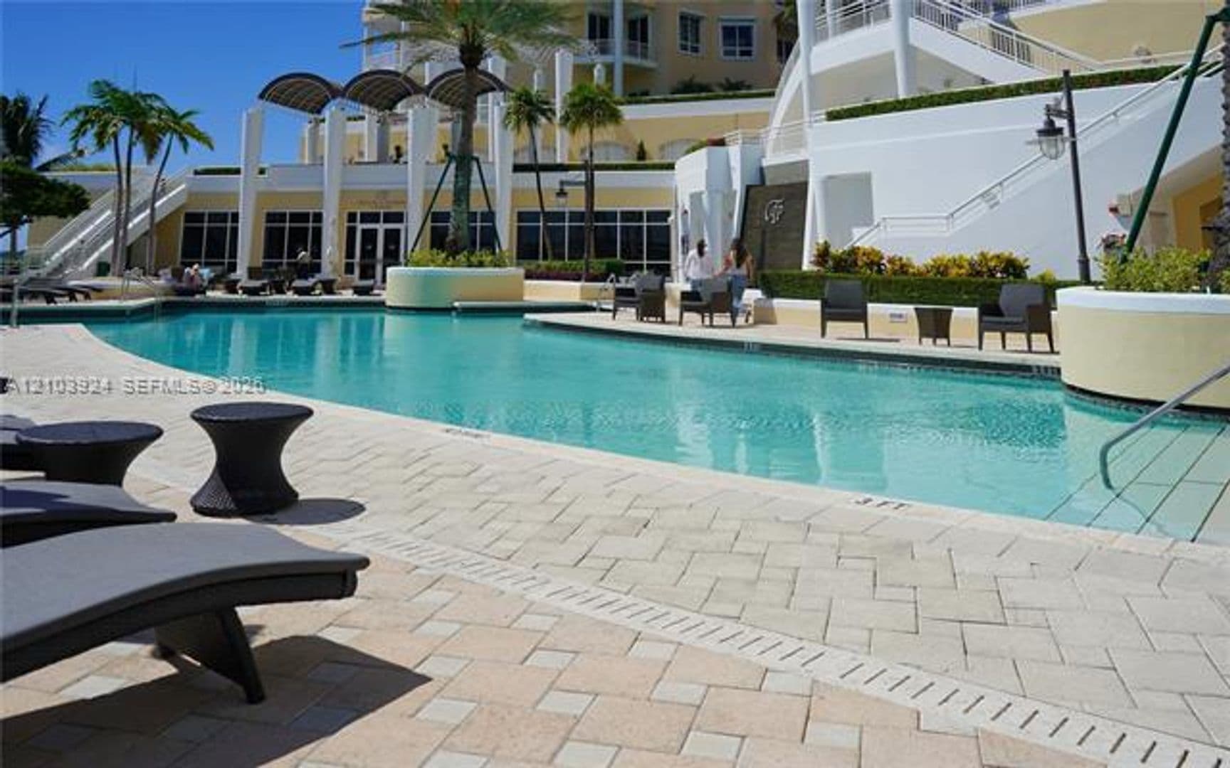 Miami Condo: 848 Brickell Key Dr cu-306