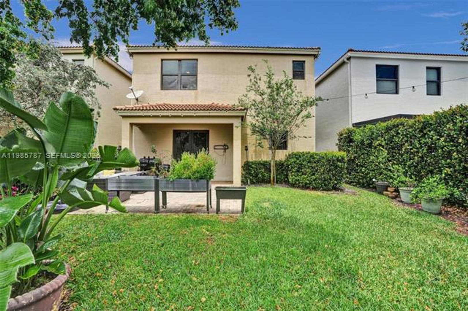Miami House: 760 NE 193rd Ter # 760