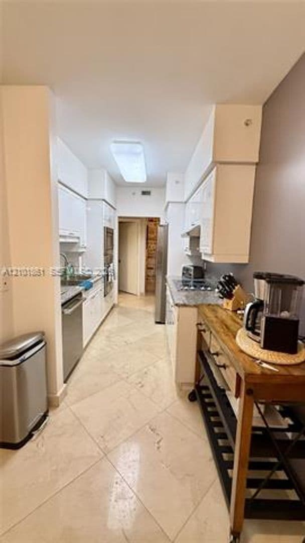 Miami Beach Condo: 4779 Collins Ave cu-1908