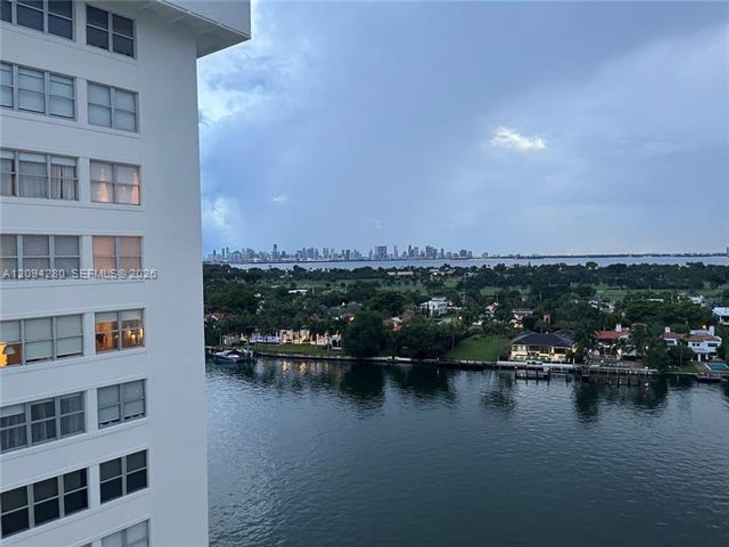 Miami Beach Condo: 5880 Collins Ave cu-PH-1