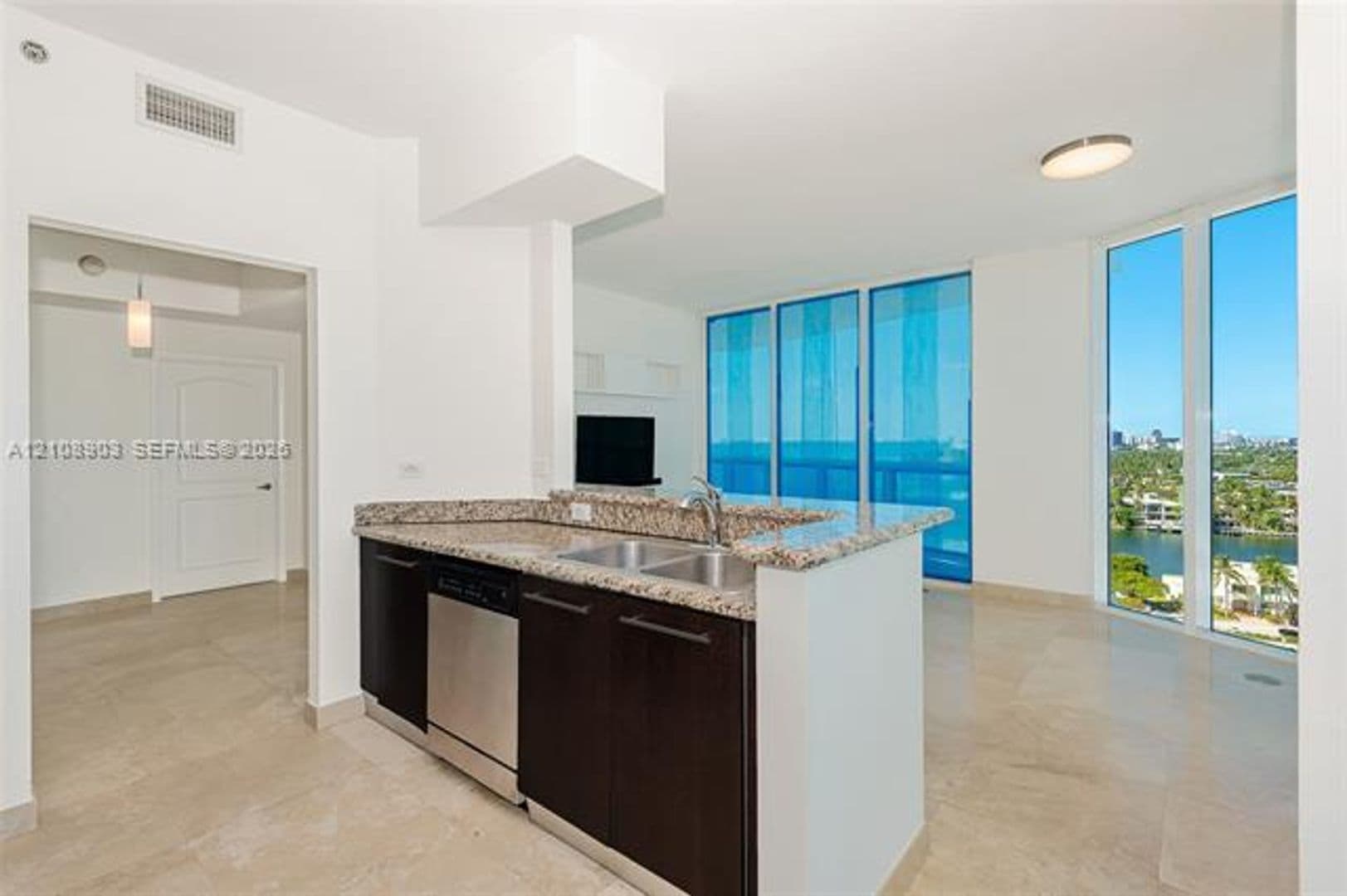 Miami Beach Condo: 6515 Collins Ave cu-1509