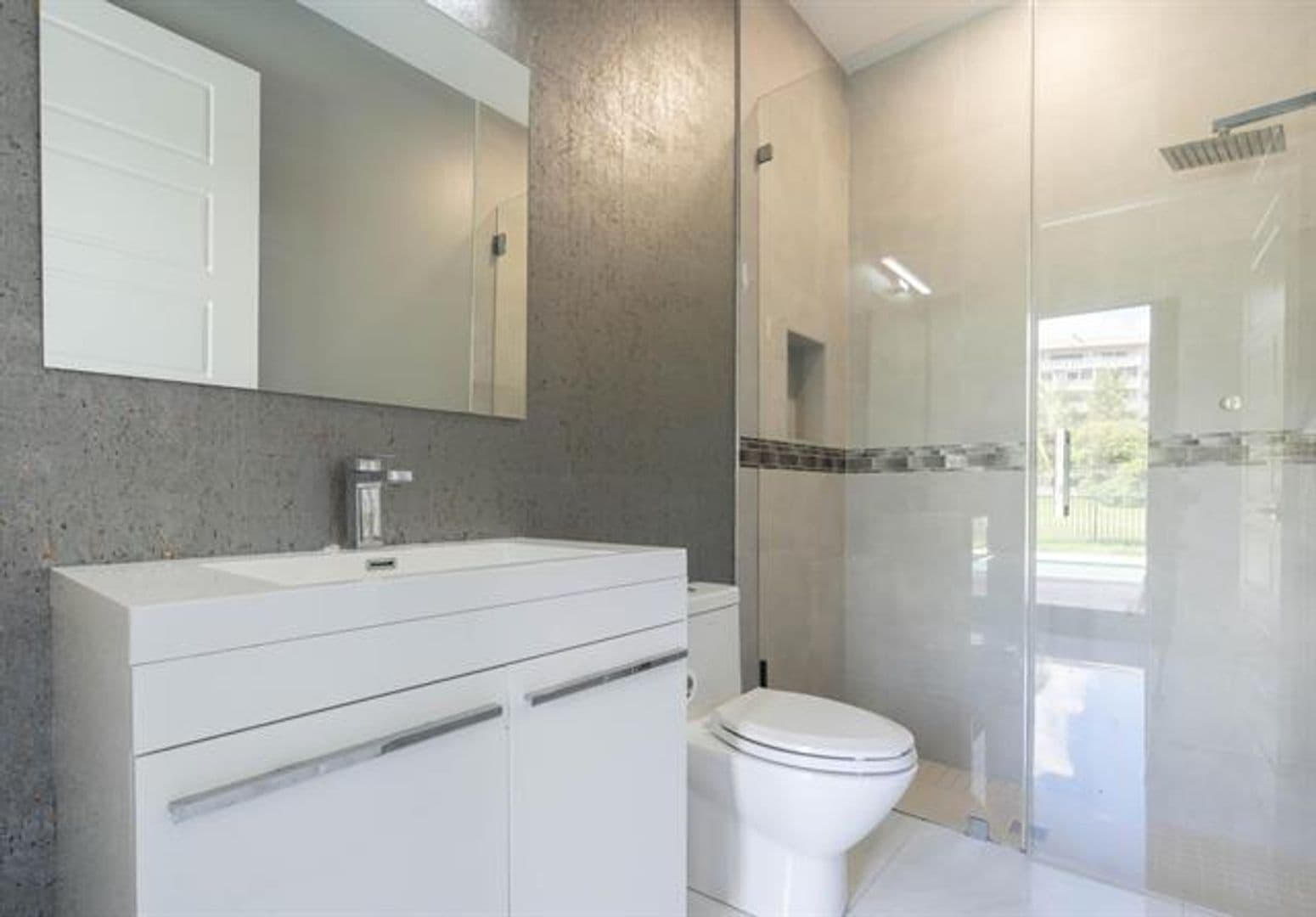 Miami House: 875 NE 193rd Ter # 875