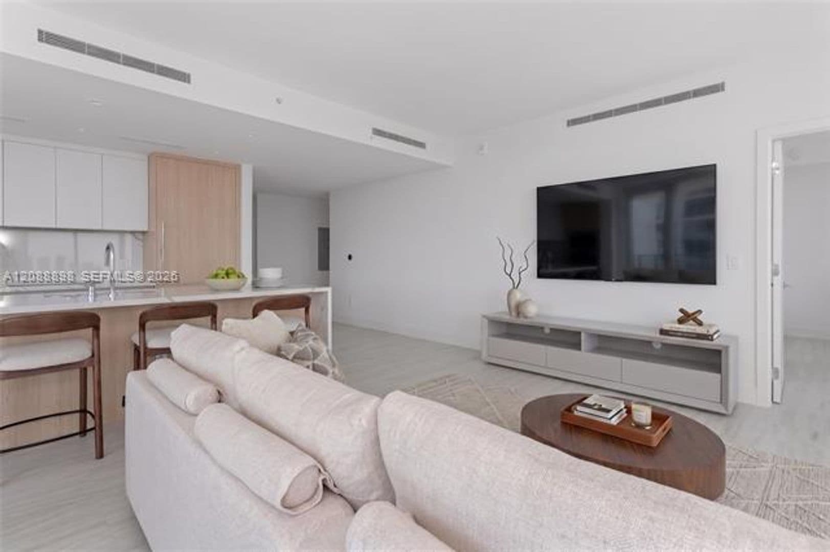 North Miami Condo: 2411 Laguna Circle cu-1001