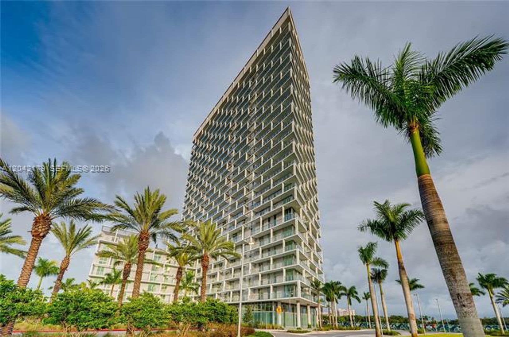 Sunrise Condo: 2000 Metropica Way cu-616