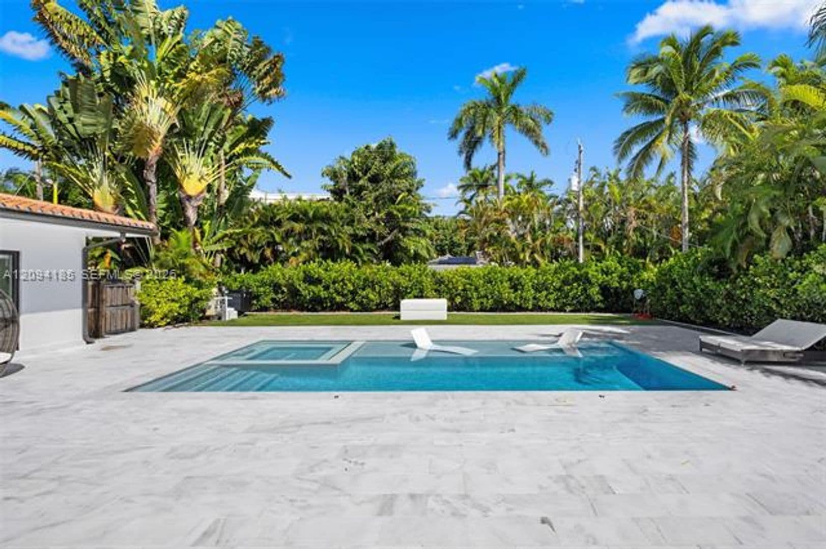 Hollywood House: 1117 Adams St # 1117