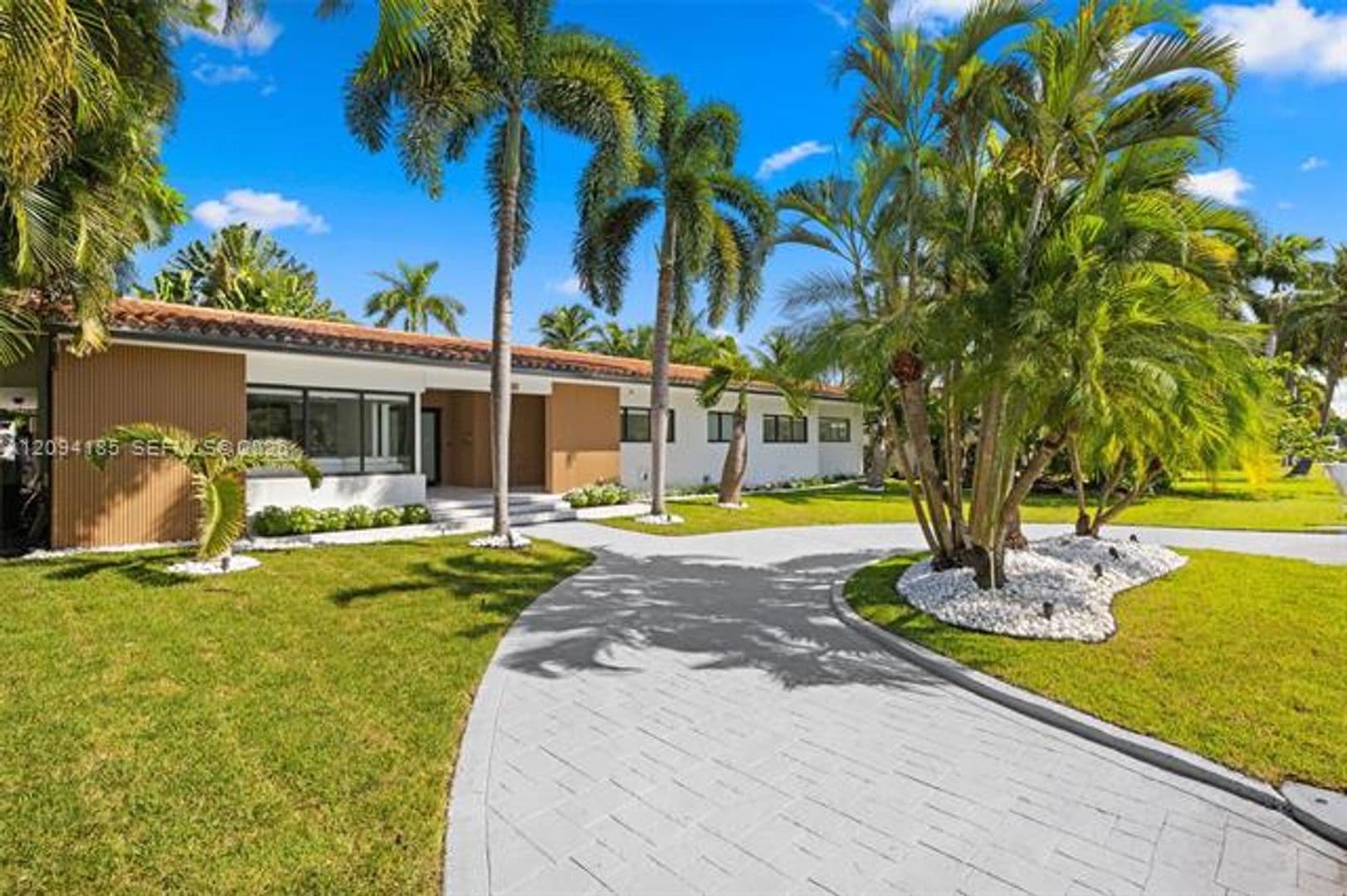 Hollywood House: 1117 Adams St # 1117