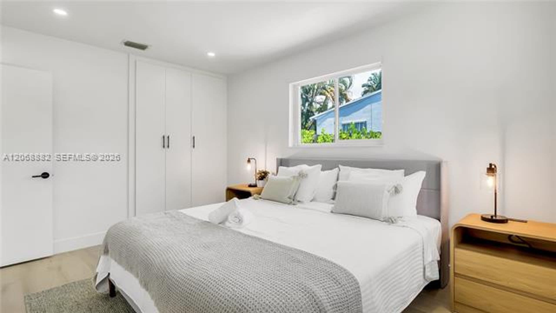 Hollywood House: 1116 N 31st Ave # 1116