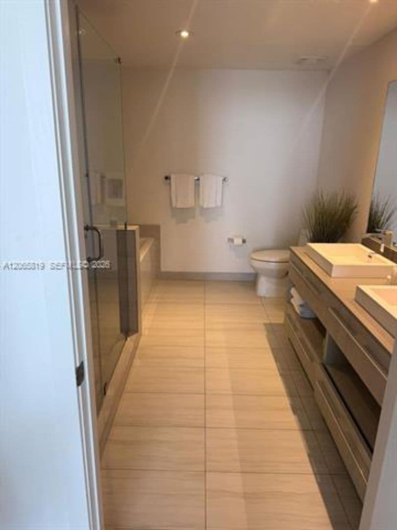 Hollywood Condo: 4010 S Ocean Dr cu-T3507