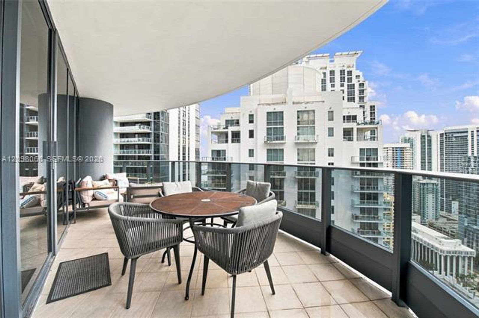 Miami Condo: 1000 Brickell Plz cu-3401