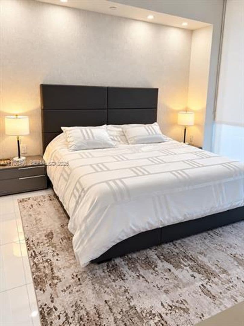 Miami Condo: 851 NE 1st Ave cu-2309