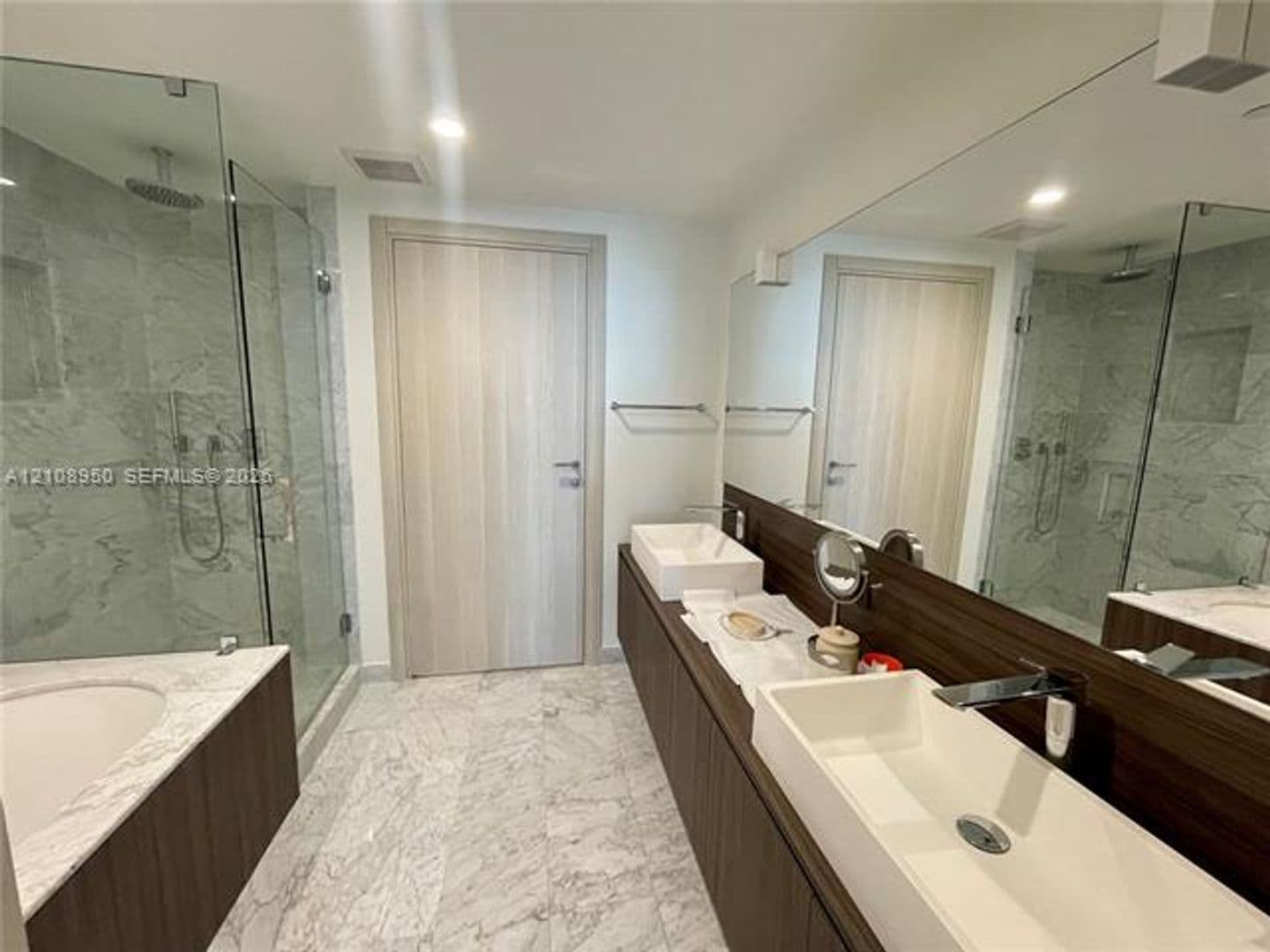 Miami Condo: 1000 Brickell Plz cu-4303
