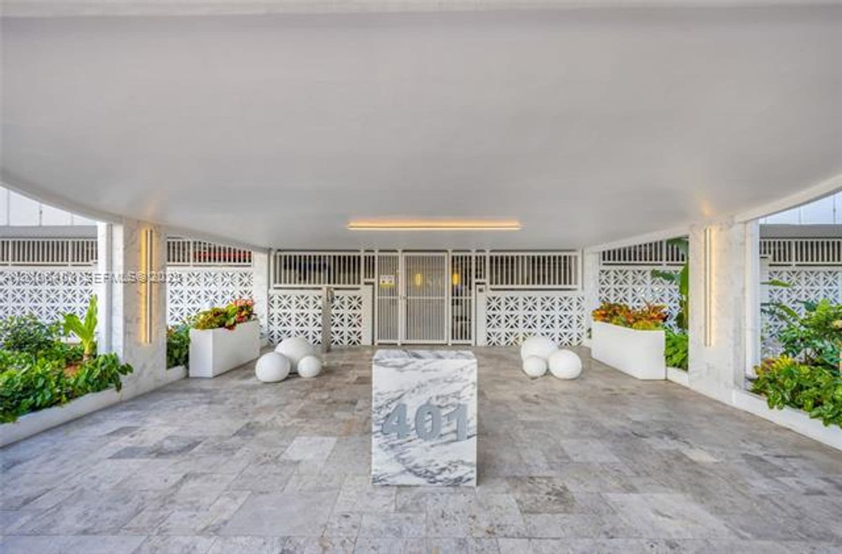 Miami Beach Condo: 401 Ocean Dr cu-801