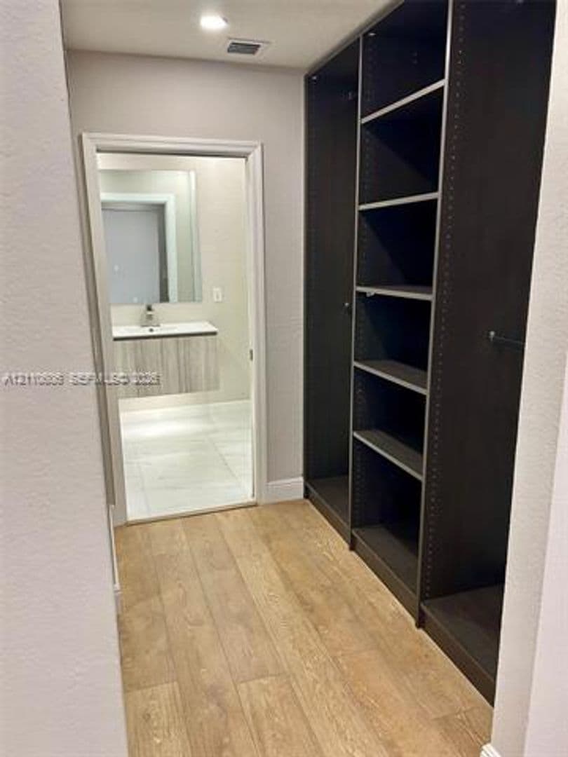 Davie House: 14200 Oak Ridge Dr # 14200