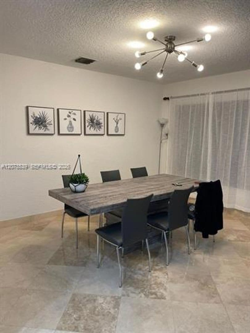 Hallandale Beach House: 612 Hibiscus Dr # 612