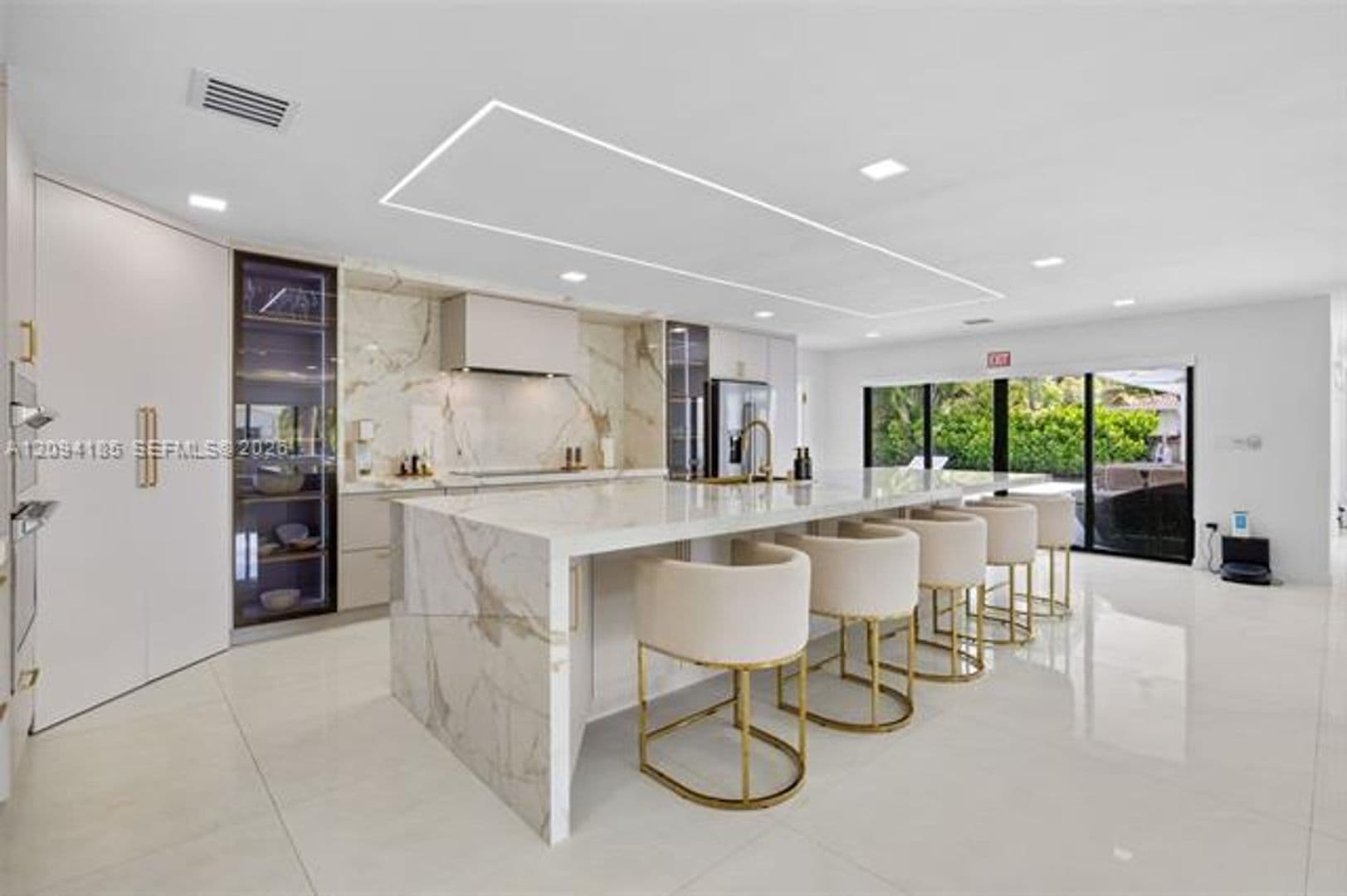 Hollywood House: 1117 Adams St # 1117