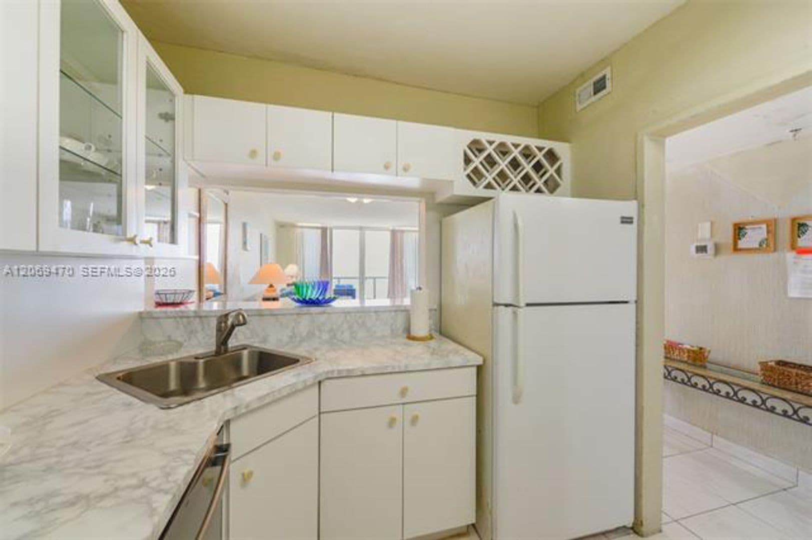 Miami Beach Condo: 5601 Collins Ave cu-512