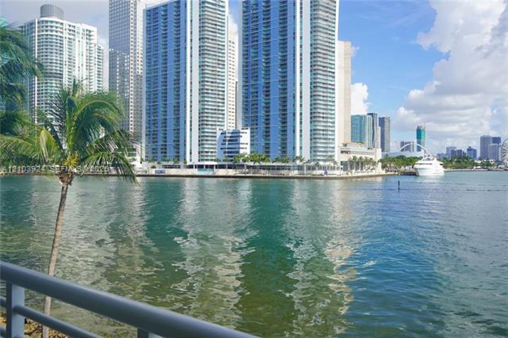 Miami Condo: 848 Brickell Key Dr cu-306