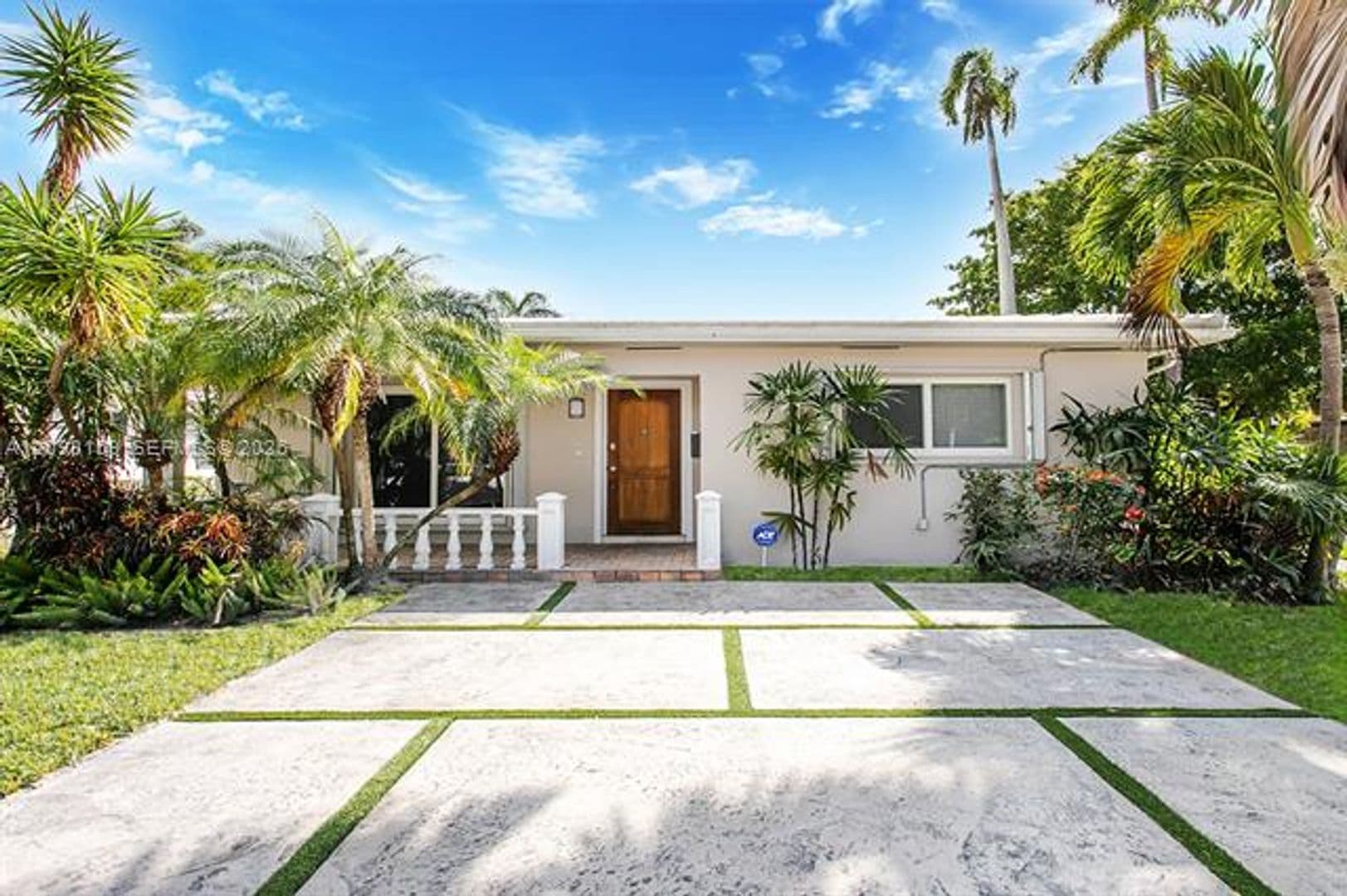Hollywood House: 1254 Harrison St # 1254