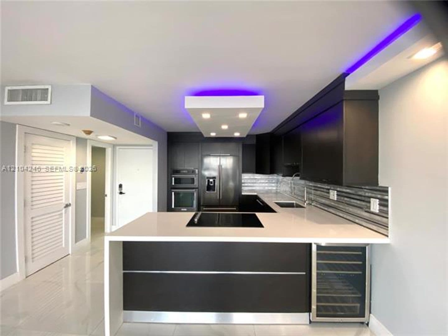 Miami Condo: 1420 Brickell Bay Dr cu-702E