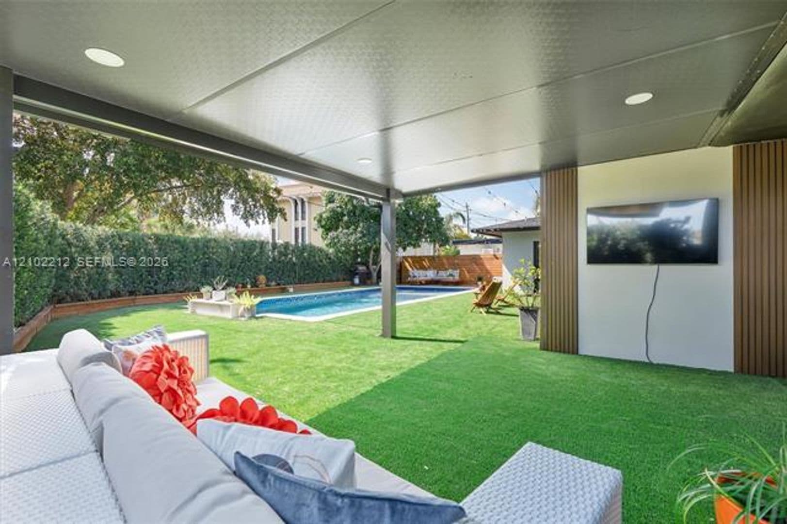 Hollywood House: 4000 N Circle Dr # 4000
