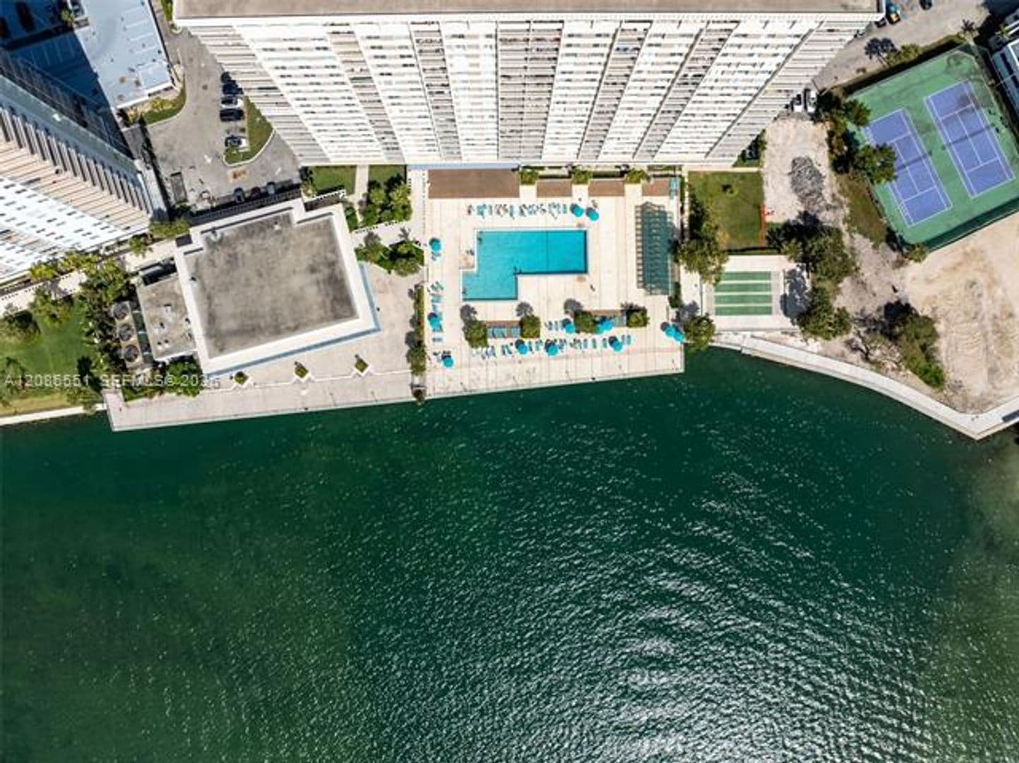 Sunny Isles Beach Condo: 500 Bayview Dr cu-1520