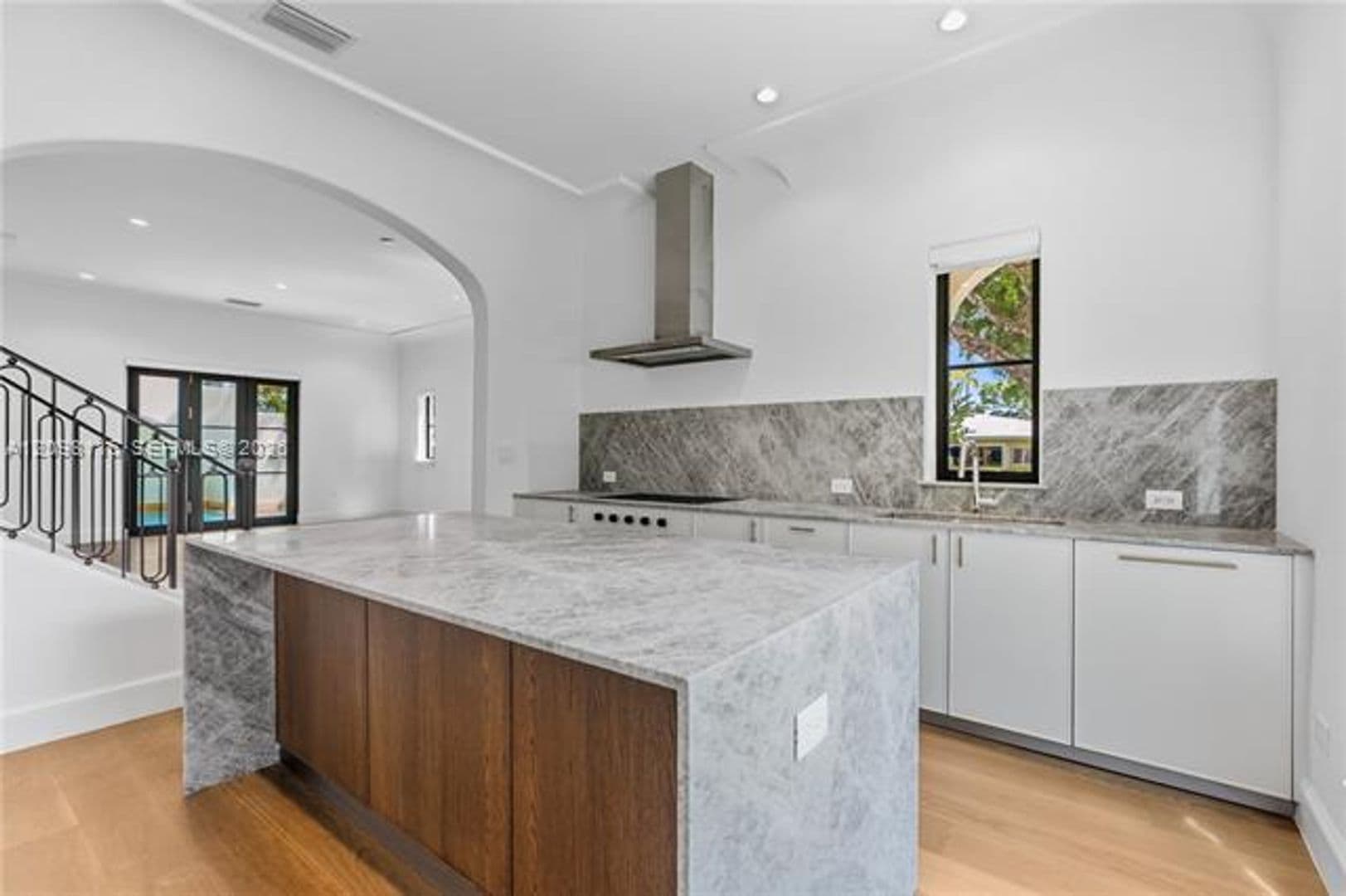 Coral Gables Condo: 555 Santander Ave cu-V4
