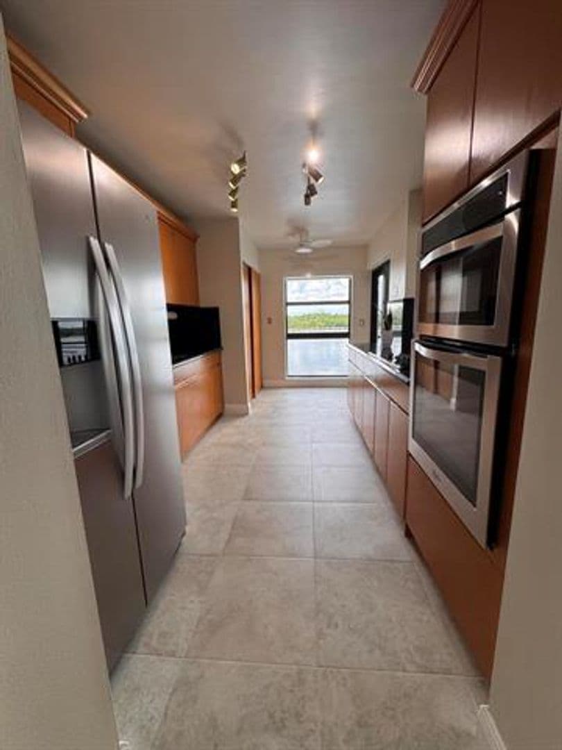 Hollywood Condo: 3200 N Ocean Dr cu-206