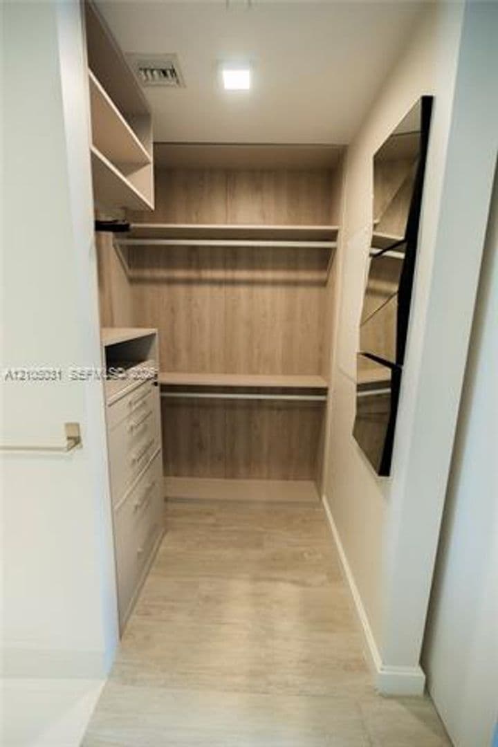Miami Condo: 45 SW 9th St cu-1705