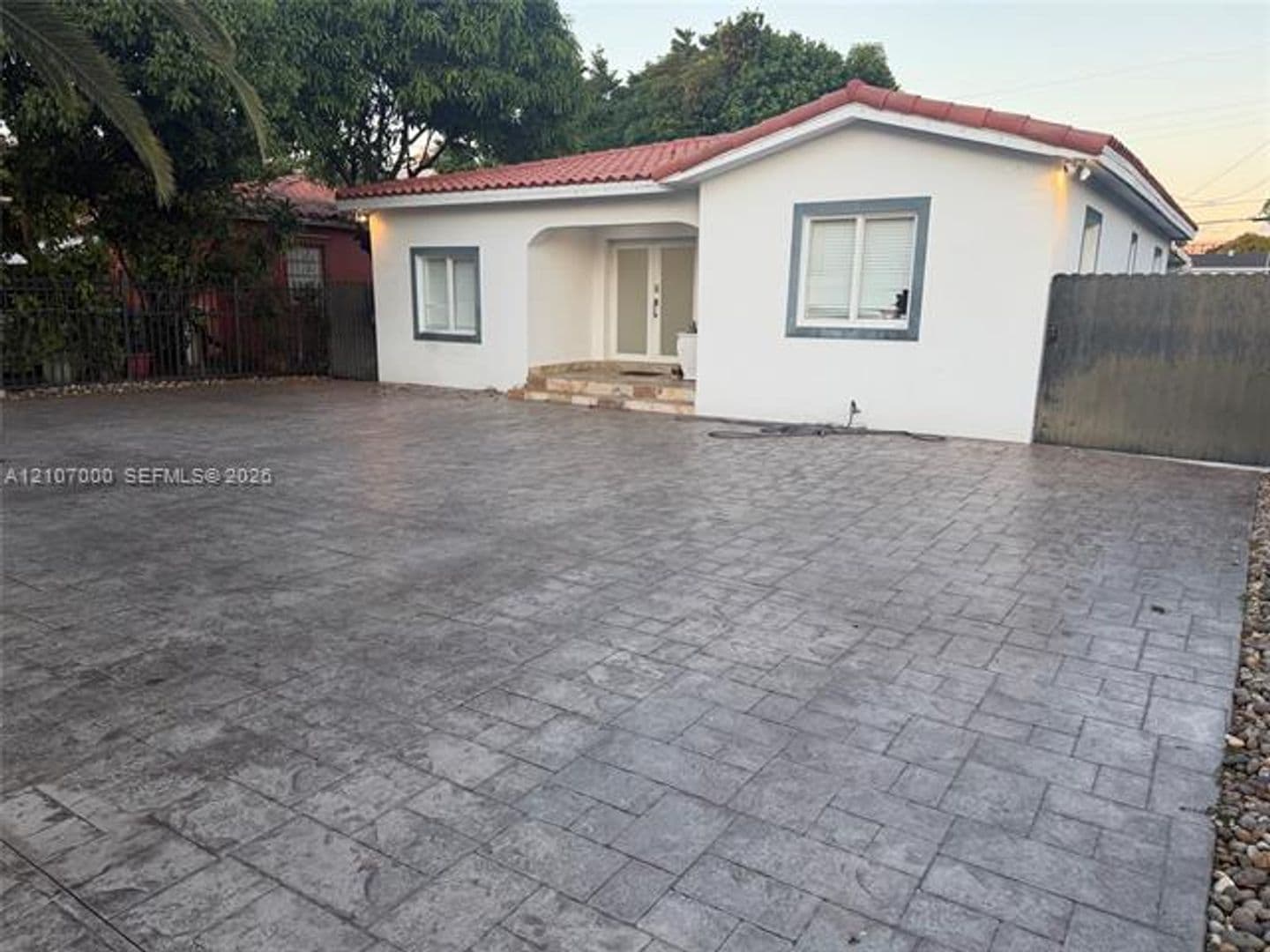 Miami House: 855 NW 17th Pl # 855
