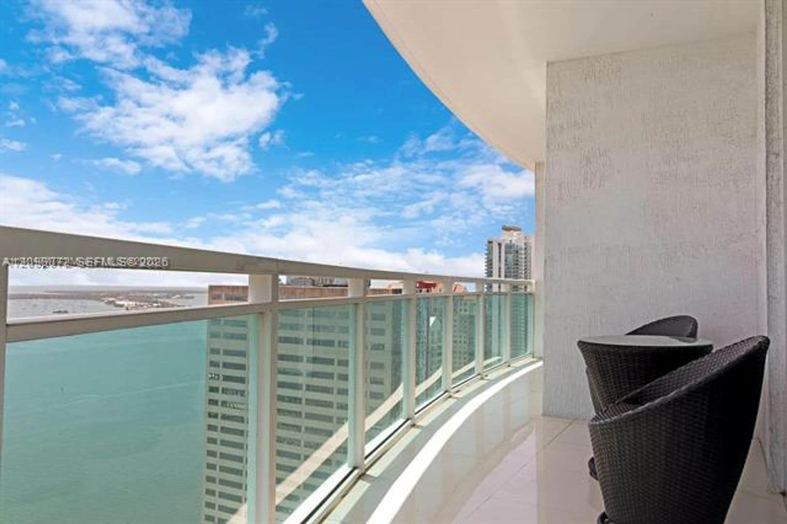 Miami Condo: 950 Brickell Bay Dr cu-3710