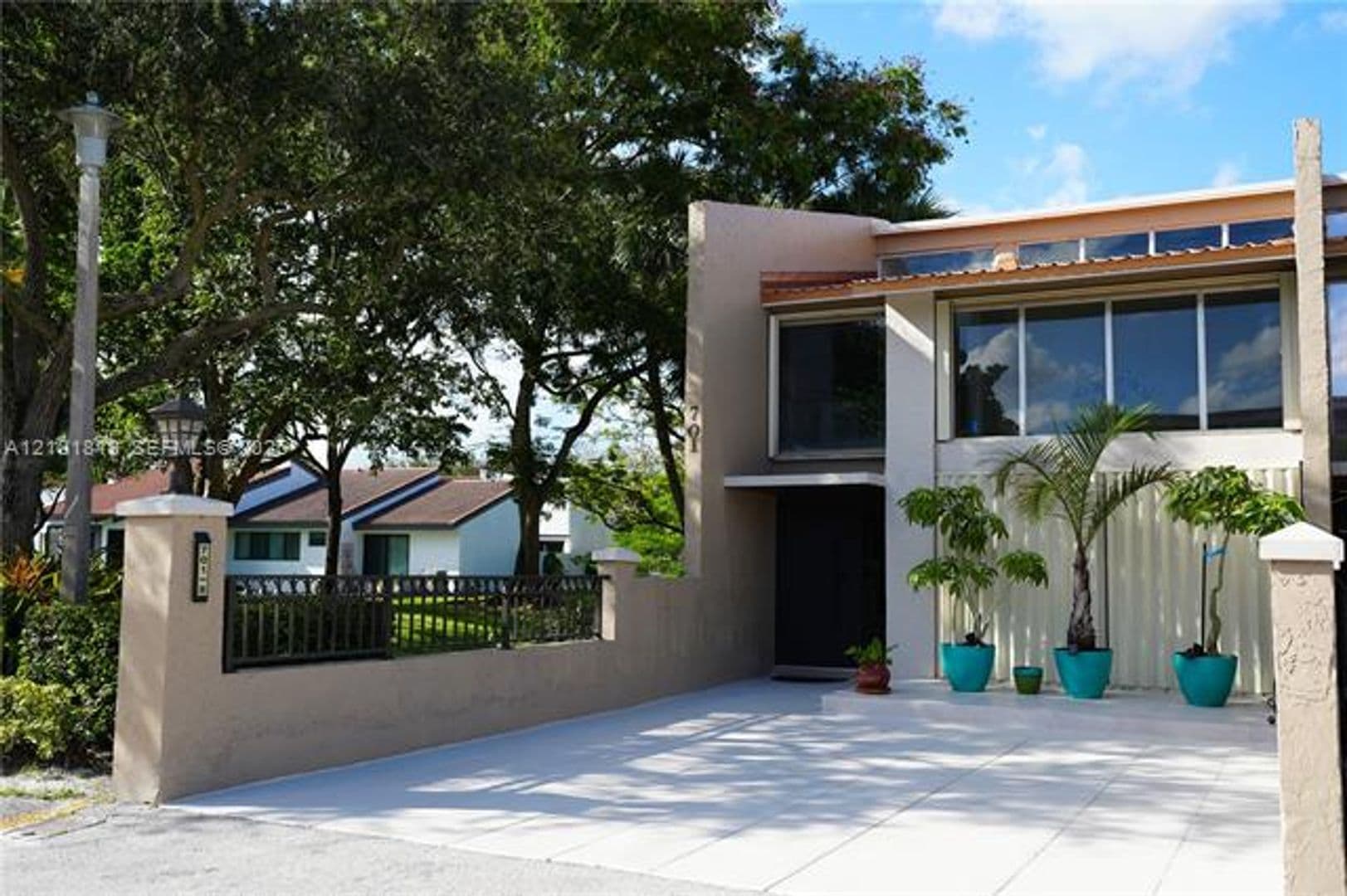 Plantation Townhome: 701 E Coco Plum Cir th 8